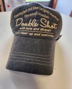 フロントに刺繍を施したヴィンテージキャップ　グレー男女兼用値下げ不可