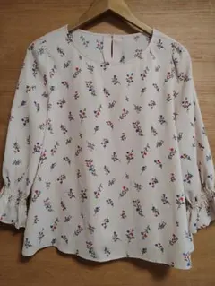 組曲　大きいサイズ　花柄ブラウス