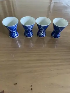 青と白の模様の陶器製酒杯セット 4個