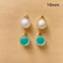 すりガラス風のチャーム　4個　16mm　ゴールド　アソート　現品　P991　白