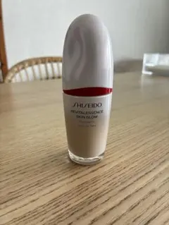 SHISEIDOエッセンススキングロウファンデーション220