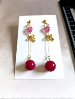 〚ハンドメイド〛ピンクビーズ フラワーモチーフ イヤリング