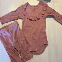 フリル付きピンクロンパースセット