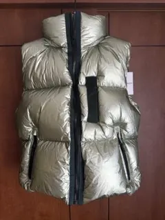 【新品未使用】GIVENCHY ダウンベストグリーンフォレスト