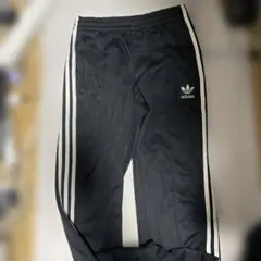黒のadidas 3本線入り　不動の人気