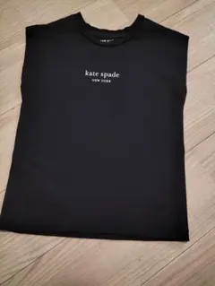 黒トップス