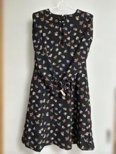 長袖ワンピース　花柄　9号