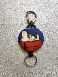 スヌーピー 両面絵柄が可愛い！伸縮するキーホルダー
