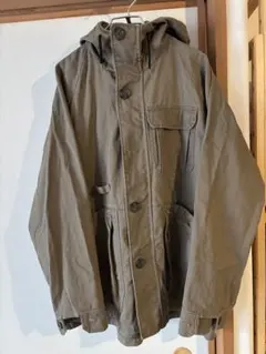 オリーブ色 マウンテンパーカー