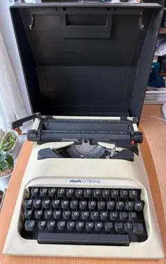 オリベッティ タイプライター　LETTERA10　（動作保証なし）のサムネイル