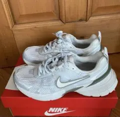 新品未使用 NIKEナイキ ウィメンズ V2K ラン FD0736 23cm