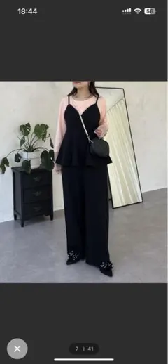 ペプラムトップスとワイドパンツのセット