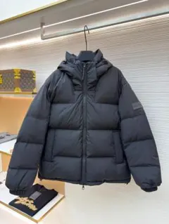 LOUIS VUITTON フード付き ブラック ダウンジャケット