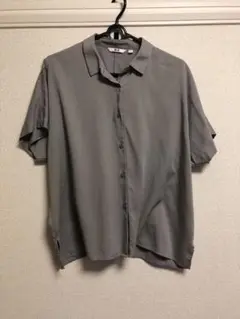 UNIQLO グレー 半袖シャツ