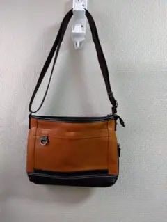 DOUBLES軽量　本革メンズショルダーバッグ