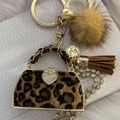 バッグチャーム　キーホルダー　キーリング　レオパード柄　大人気　プレゼント　新品