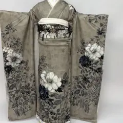 紺地の豪華な牡丹と菊に流水の振袖フルセット - メルカリ