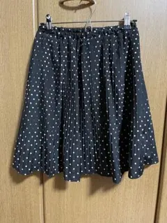 【美品】ナチュラルビューティーベーシック プリーツ スカート ドット柄 ブラックのサムネイル