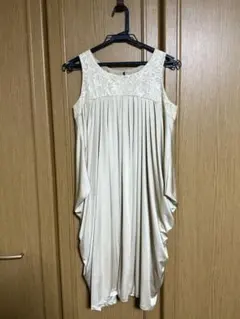 ベージュ レース トリム パーティードレス