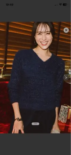 今季スパンコールフェザーVニット　ネイビー