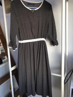 ドット柄ミディ丈ワンピース