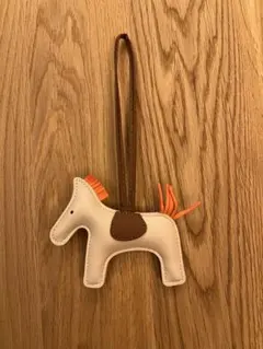 馬型チャーム クリーム色★2026年干支