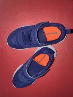 スケッチャーズ スニーカー