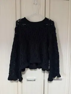 H&Mフリル付き黒クロップドニットセーター