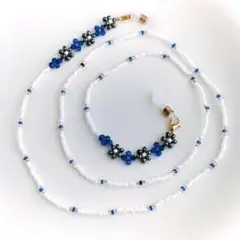 ホワイト&ネイビーのお花メガネチェーン＊*ハンドメイド*＊