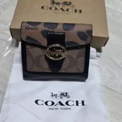 新品　COACH 二つ折り財布 レオパード柄のサムネイル