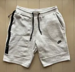 NIKE ライトグレー ショートパンツ