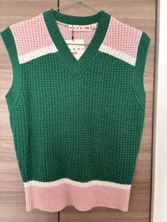 【新品タグ付】UNIQLO MARNI VネックニットベストＭサイズ