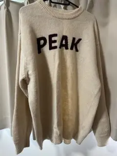 週末限定値下げ！PEAK ロゴ入りクリーム色ニットセーター