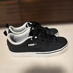 PUMA ブラック スニーカー