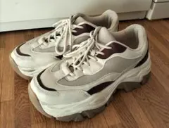 田中里奈　しまむらコラボ　ダッドスニーカー　厚底