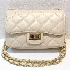 【美品】AULENTTI チェーンミニショルダーバッグ　レザー　キルティング