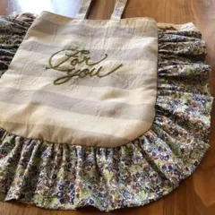 刺繍大きめフリルトートバッグ　エコバッグ　ハンドメイド