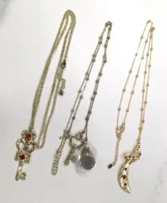 セーラームーンデザイン　ネックレス3点セット