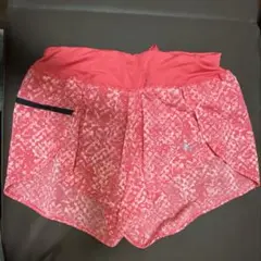 PUMA ピンク パターン ランニングショーツ