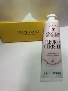 L'Occitane Fleurs de Cerisier ハンドクリーム