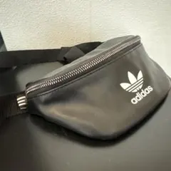 adidas 黒 ファニーパック　ウエストポーチ