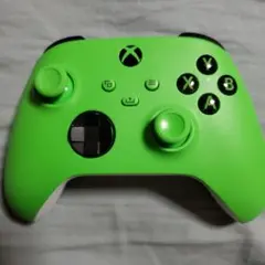 Xbox ワイヤレス コントローラー (ベロシティ グリーン)