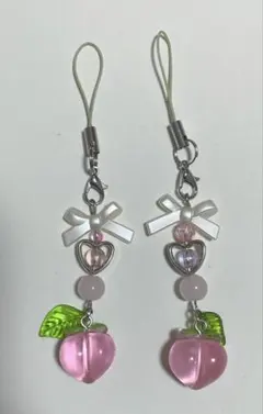 ビーズキーホルダー　韓国　y2k ストリート　ピンク　桃　コレクトブック