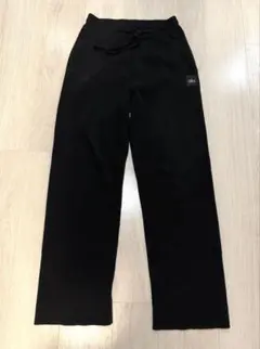 alo ブラック ニットジョガーパンツ