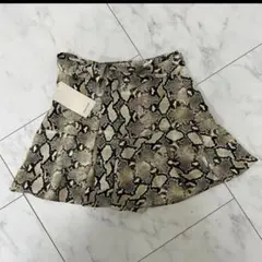 新品未使用タグ付き ZARA パイソン柄ミニスカートパンツ付き ザラミニスカートのサムネイル