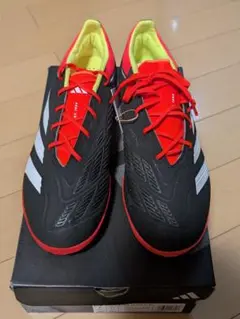 Adidas Predator Elite L TF 26.0 タグ付き。