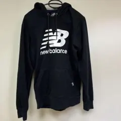 New Balance 黒 フード付きパーカー
