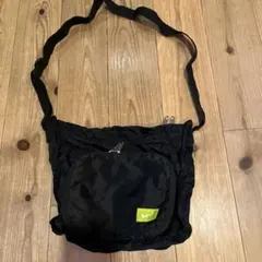 Nike ショルダーバッグ ブラック　コンパクト収納ポケット付