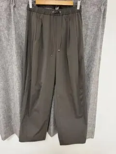 GU バレルレッグプルオンパンツ　オリーブ　Lサイズ