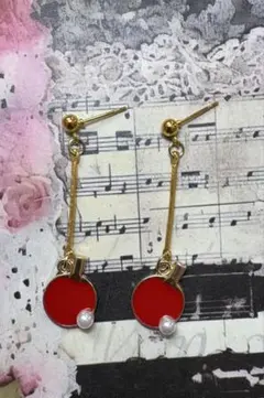 赤と金の卓球デザインピアス　ハンドメイドアルコールハンドジェル付